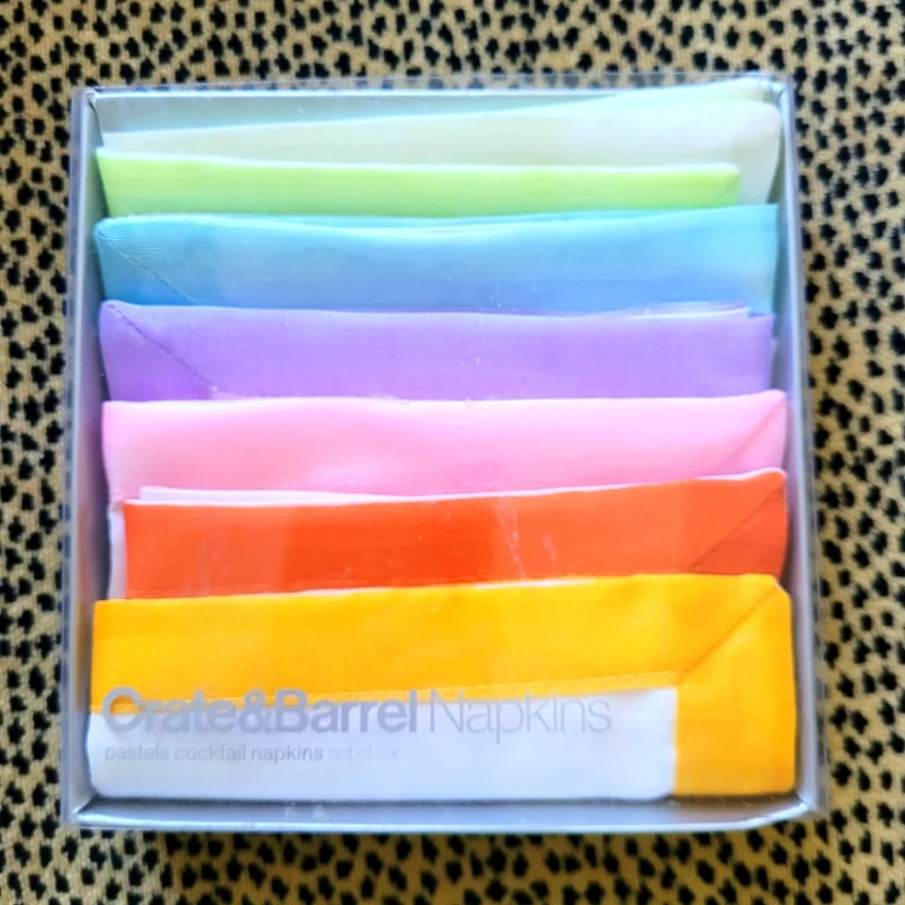 Crate&Barrel Cocktail napkins. Set of 6.